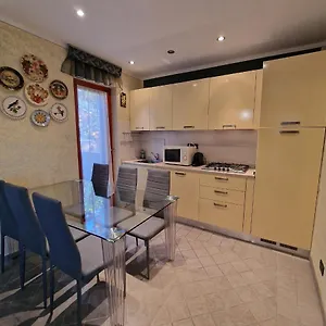 Casa Vittoria Punta Gro Con Piscina , Sirmione Italia